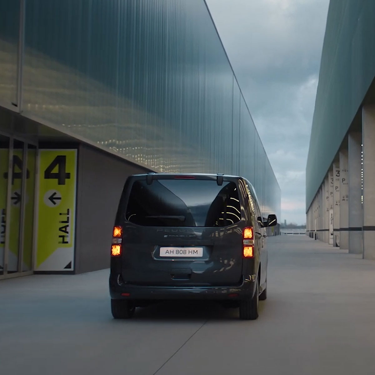 From your doorstep to the departure gate—we’ll get you there in style.