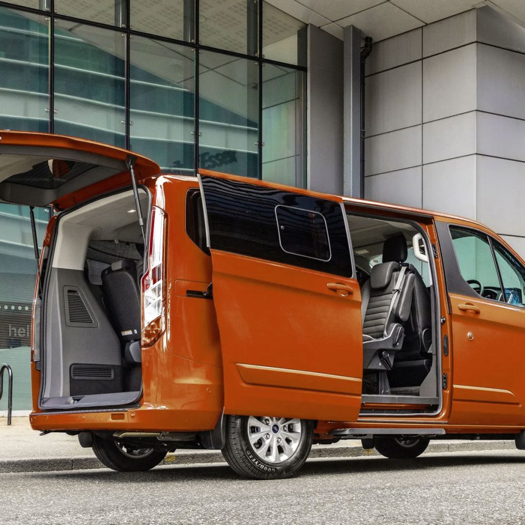 Ford-Tourneo-Custom-Ti-sliding-doors